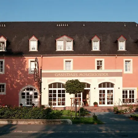 בית נופש Gaestehaus Moselkloster *