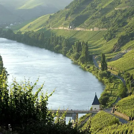 בית נופש Gaestehaus Moselkloster *