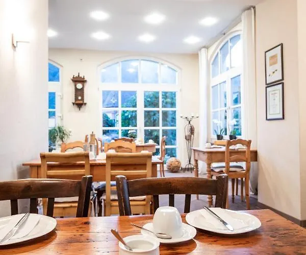 Gaestehaus Moselkloster * Trittenheim